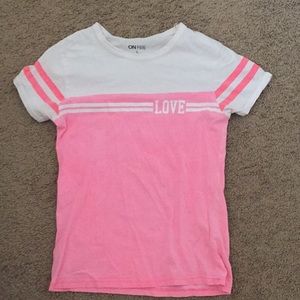 Α pink t-shirt